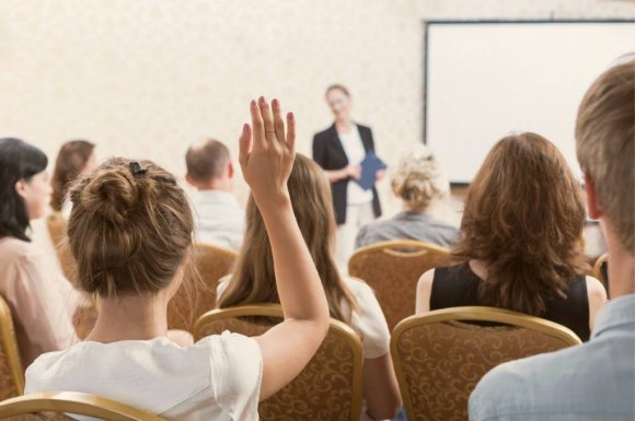 Comment devenir professeur d'esthétique en lycée public ou en école privée ?