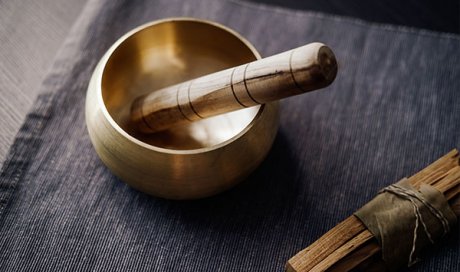 Formation à l'utilisation du bol chantant tibétain dans le cadre d'un massage bien-être - Villefranche sur Saône - Naturelia