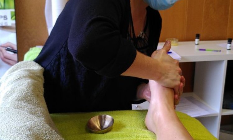 bol kansu sur les pieds, formation pour apprendre à utiliser cet accessoire traditionnel ayurvédique incontournable - Villefranche sur Saône - Naturelia